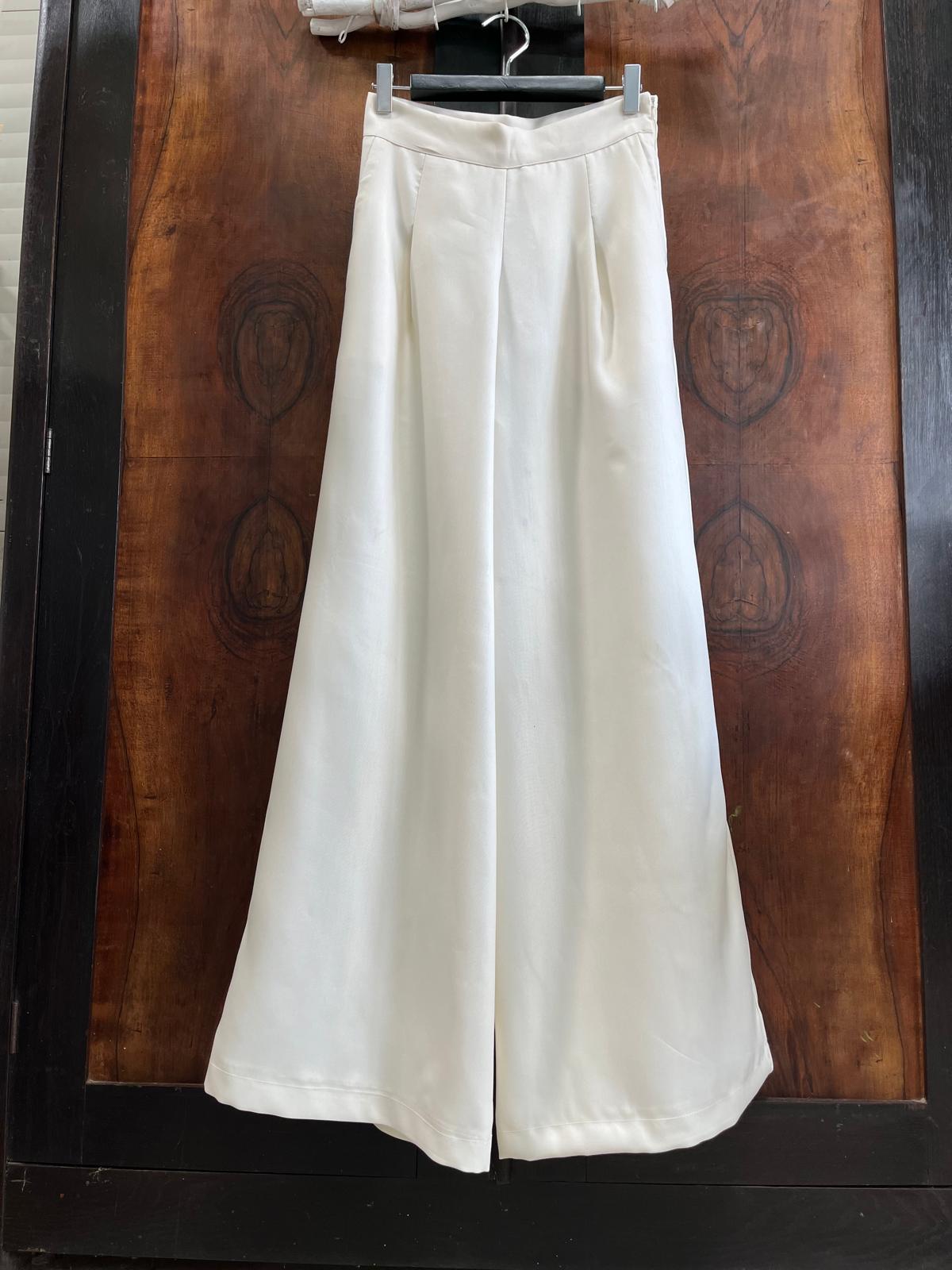 Compleu de bumbac cu broderie