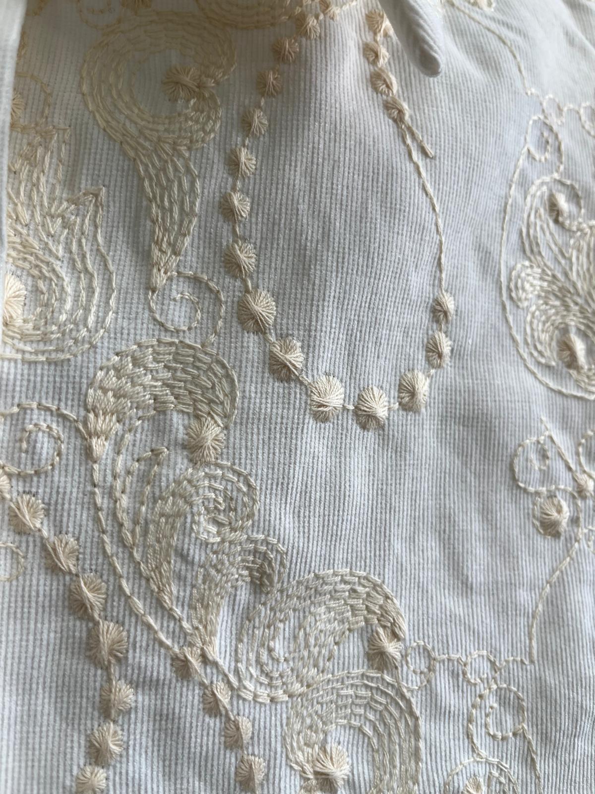 Compleu de bumbac cu broderie