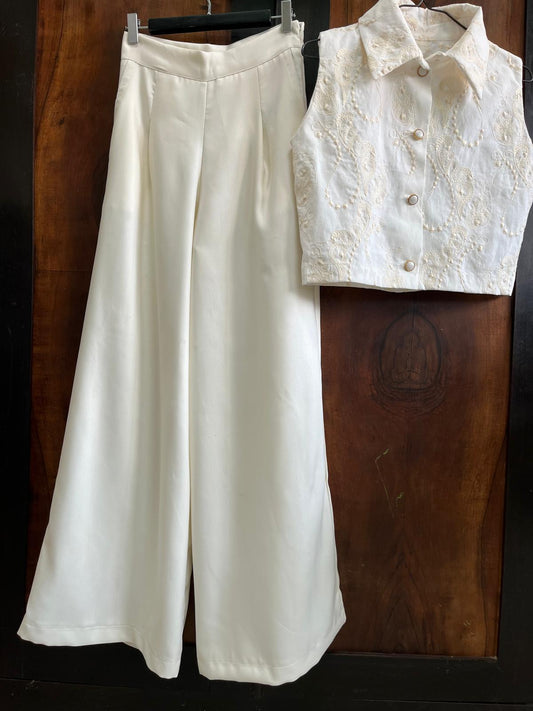 Compleu de bumbac cu broderie